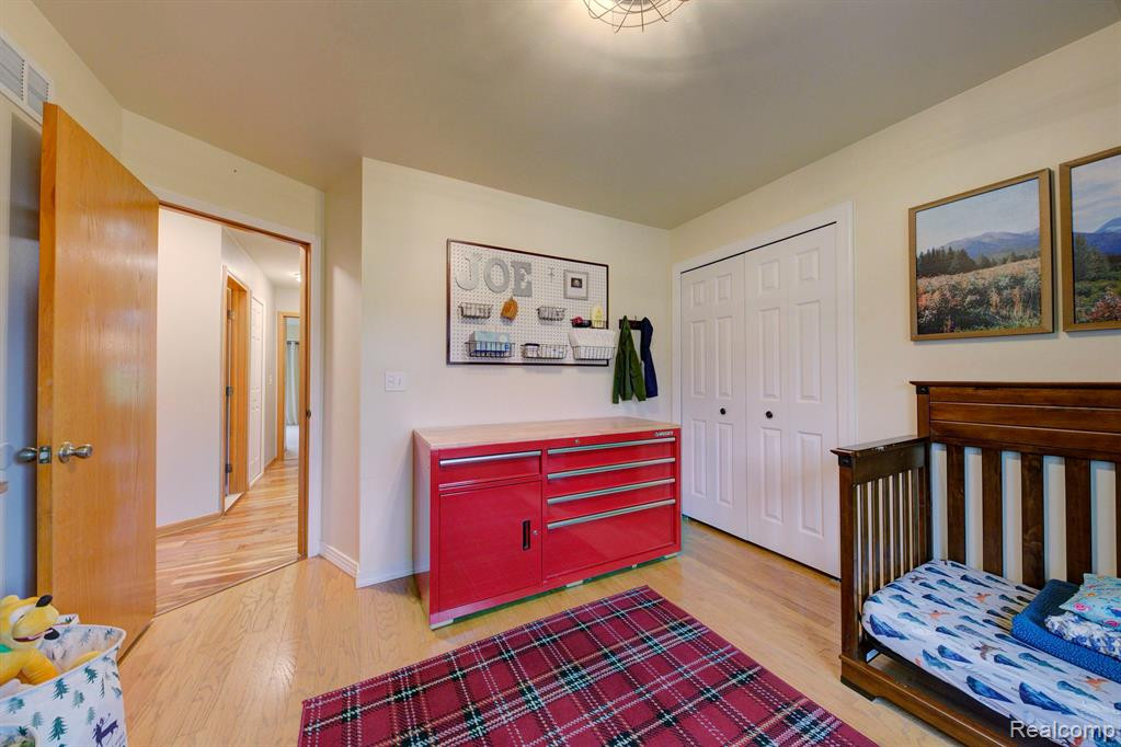 5444 GREENVIEW Drive, Clarkston, MI 48348 — Photo 32