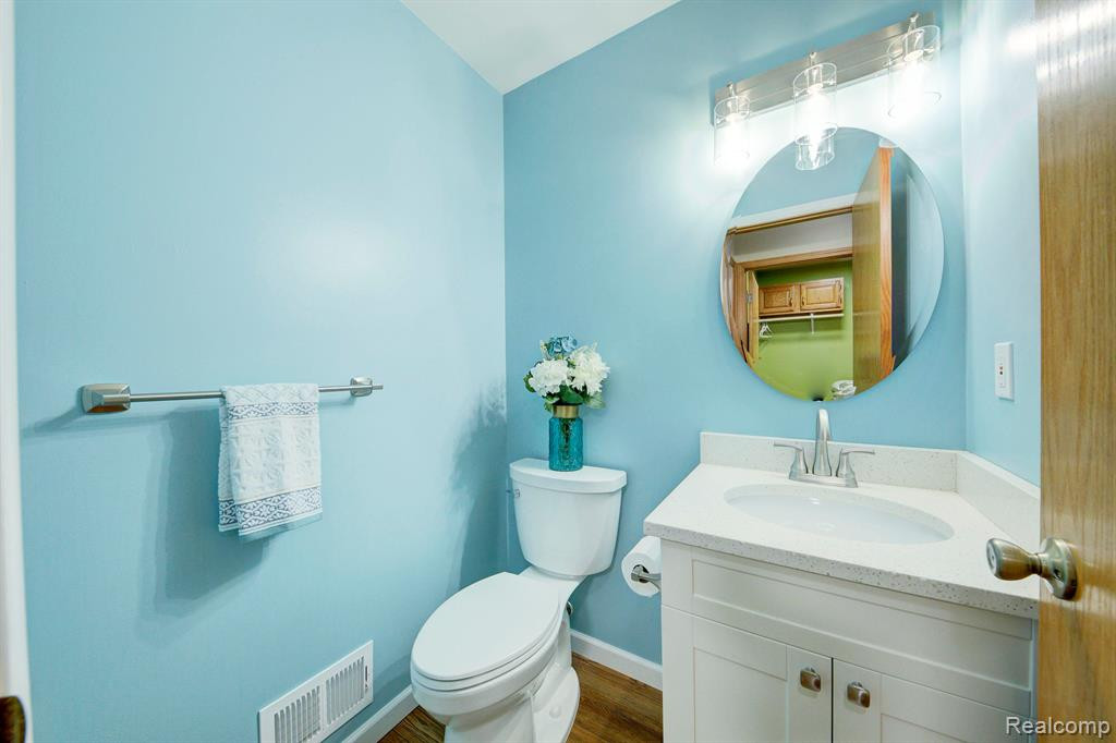 5444 GREENVIEW Drive, Clarkston, MI 48348 — Photo 34