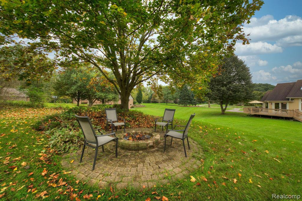 5444 GREENVIEW Drive, Clarkston, MI 48348 — Photo 46