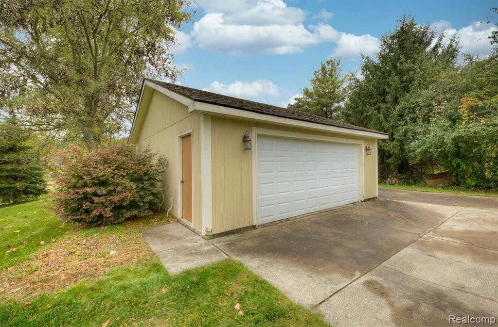 5444 GREENVIEW Drive, Clarkston, MI 48348 — Photo 47
