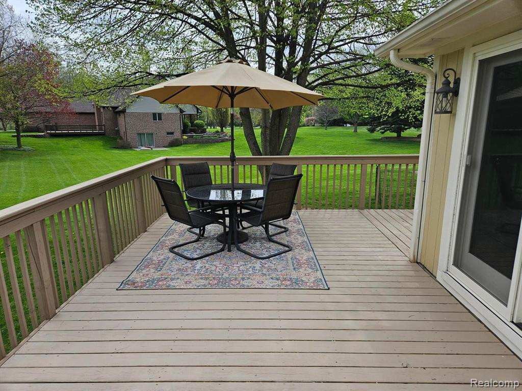 5444 GREENVIEW Drive, Clarkston, MI 48348 — Photo 54