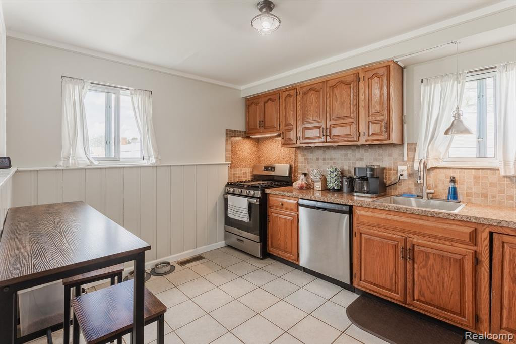 4205 16TH Street, Wyandotte, MI 48192 — Photo 5