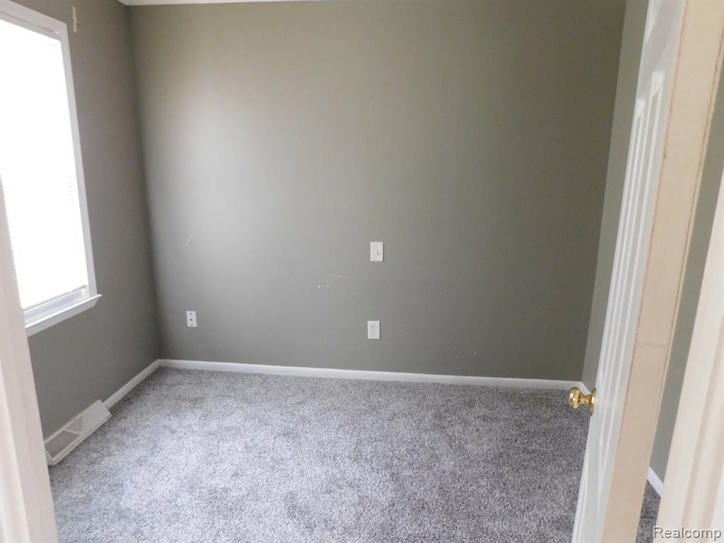 8087 CHALMERS Avenue, Warren, MI 48089 — Photo 5