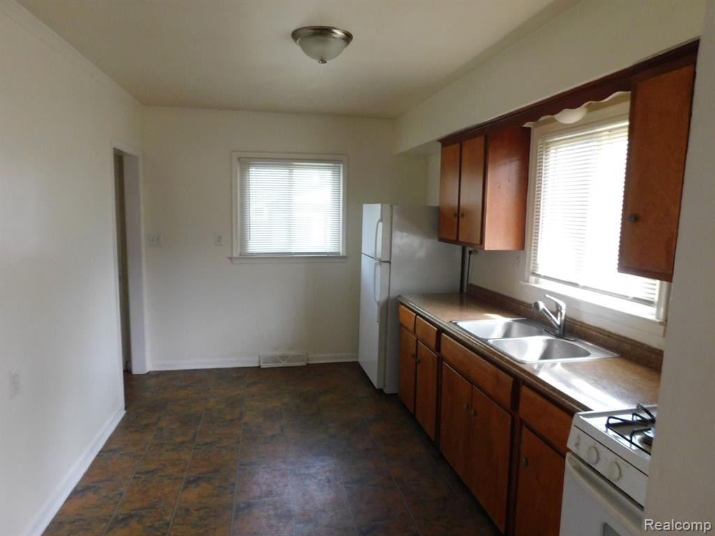 8087 CHALMERS Avenue, Warren, MI 48089 — Photo 7