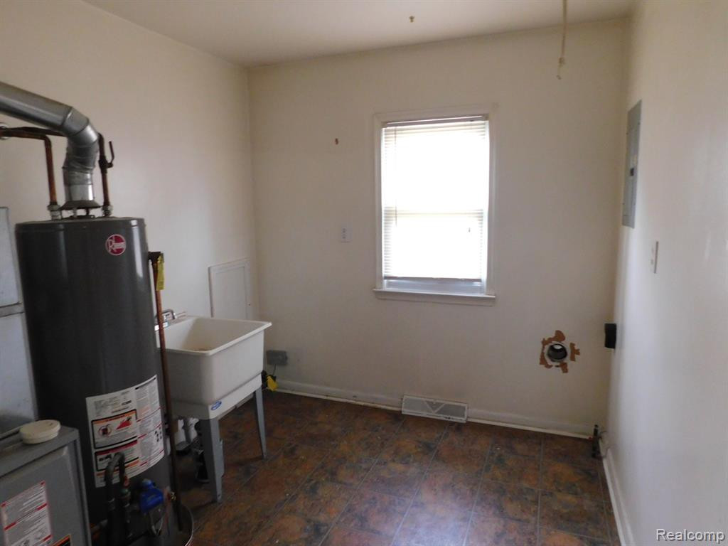 8087 CHALMERS Avenue, Warren, MI 48089 — Photo 9