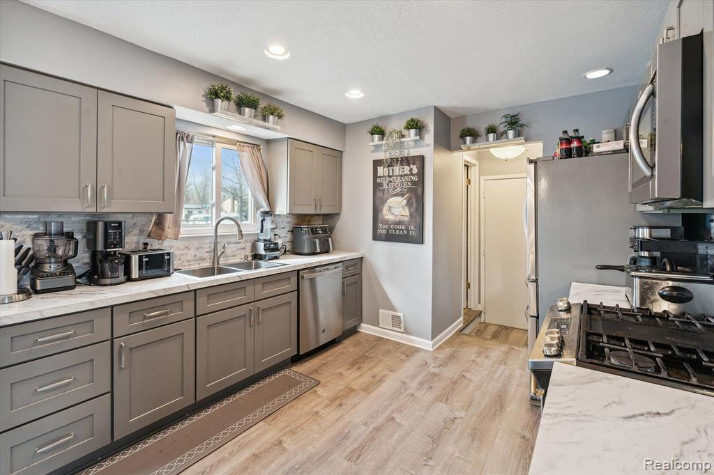 5852 S MOHAWK Avenue, Ypsilanti, MI 48197 — Photo 14