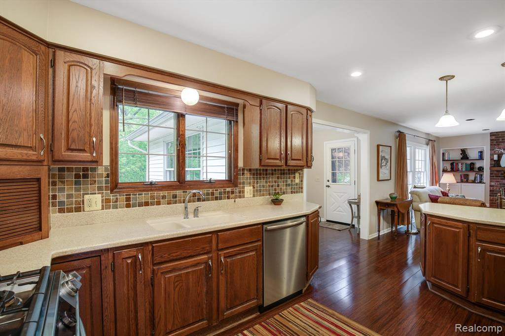 9025 Colony Farm Drive, Plymouth, MI 48170 — Photo 17