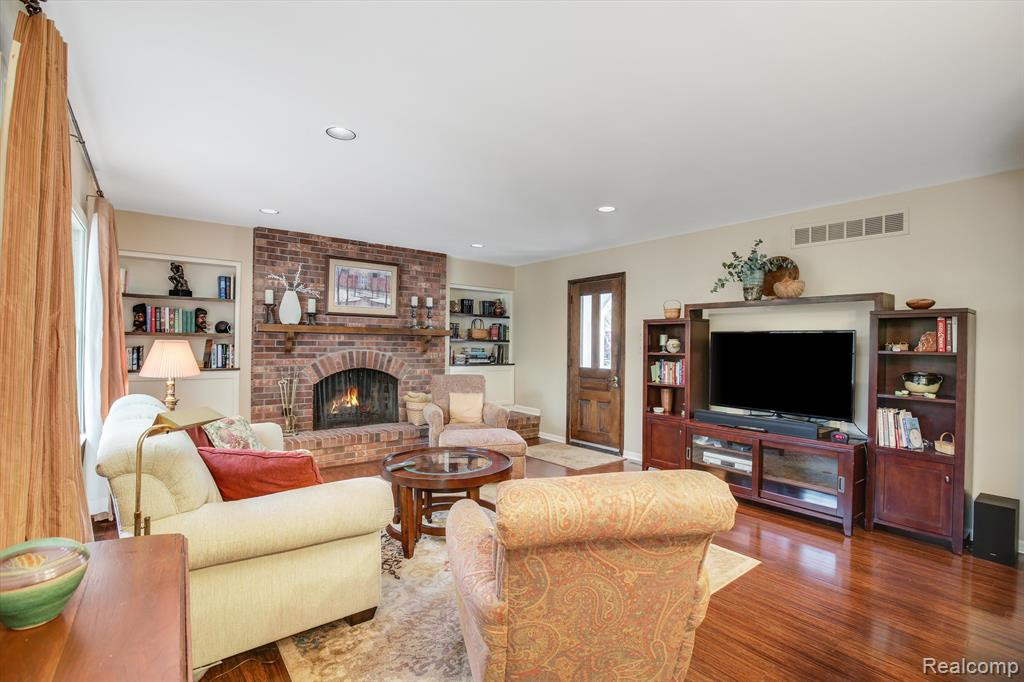 9025 Colony Farm Drive, Plymouth, MI 48170 — Photo 25