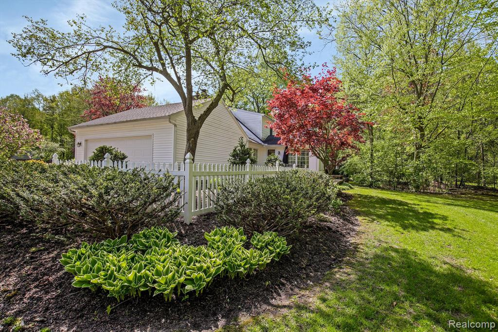 9025 Colony Farm Drive, Plymouth, MI 48170 — Photo 47