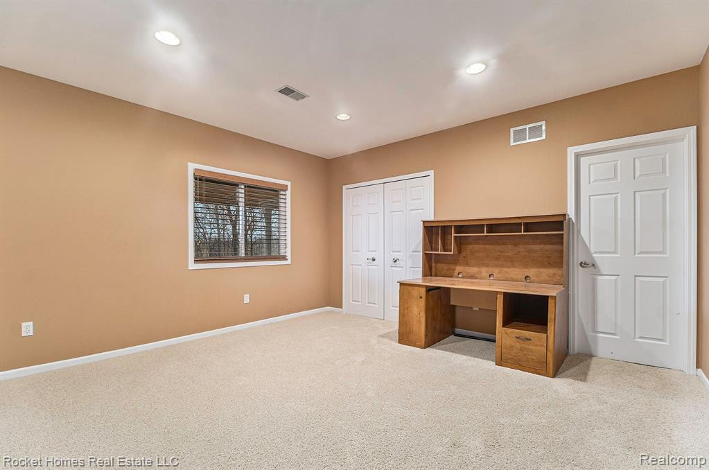 7368 Carlyle Crossing, West Bloomfield, MI — Photo 32