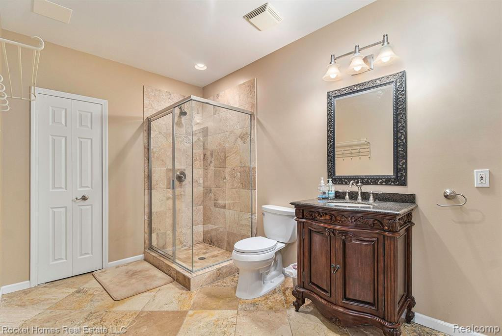 7368 Carlyle Crossing, West Bloomfield, MI — Photo 33