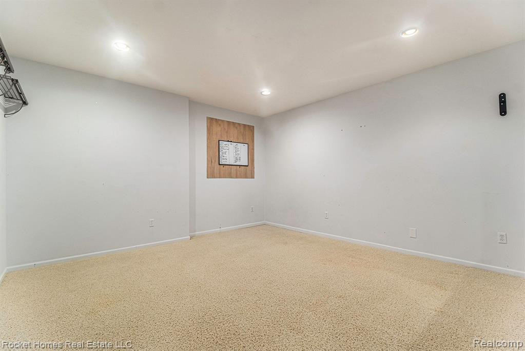 7368 Carlyle Crossing, West Bloomfield, MI — Photo 34