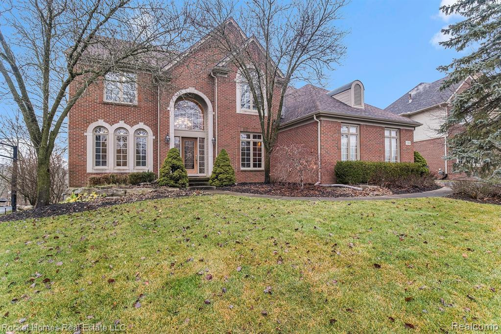 7368 Carlyle Crossing, West Bloomfield, MI — front exterior