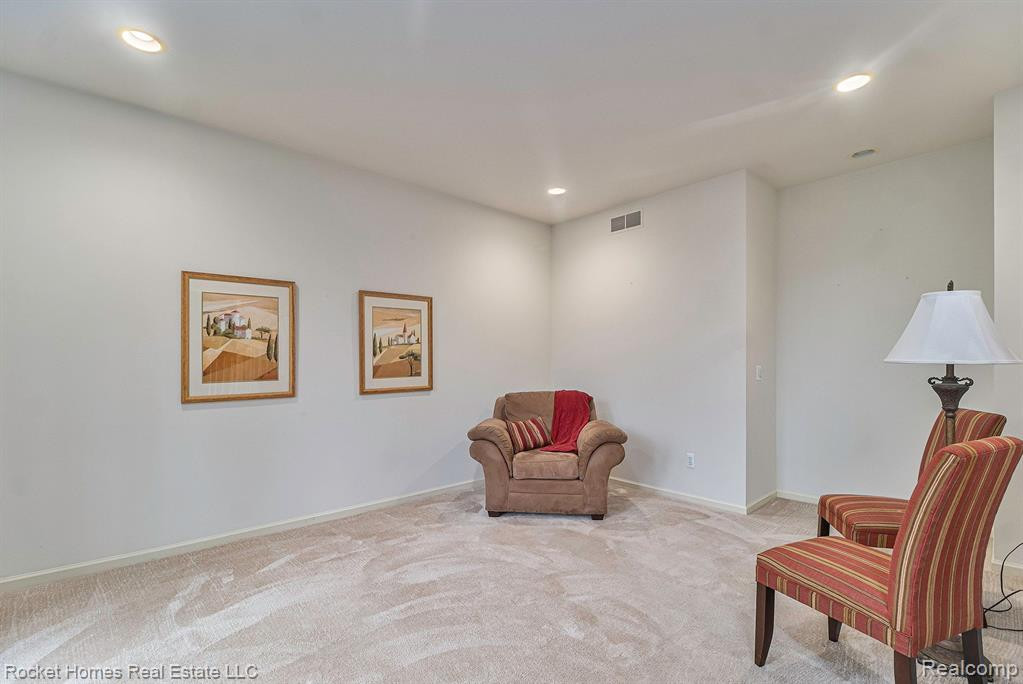 7368 Carlyle Crossing, West Bloomfield, MI — Photo 12