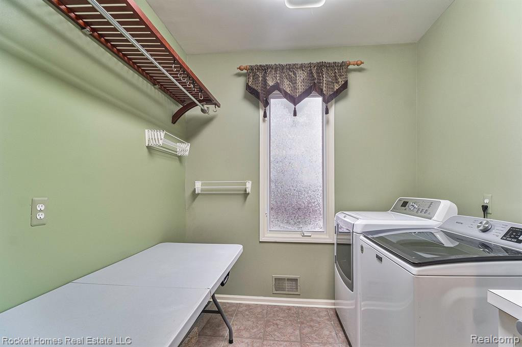 7368 Carlyle Crossing, West Bloomfield, MI — Photo 14