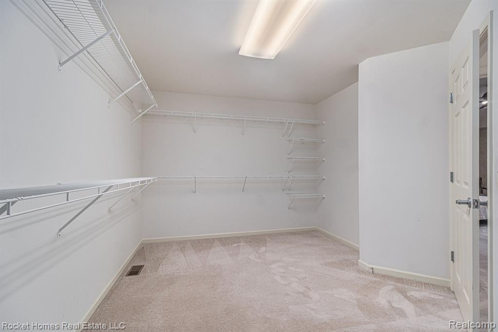 7368 Carlyle Crossing, West Bloomfield, MI — Photo 21
