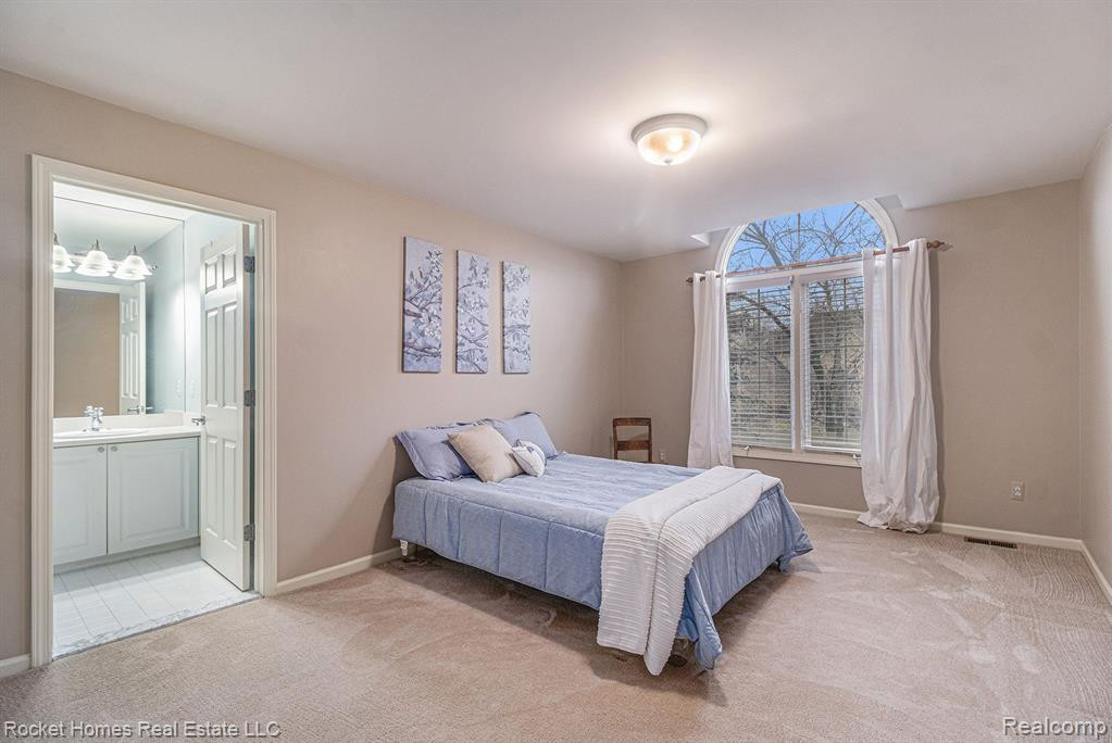 7368 Carlyle Crossing, West Bloomfield, MI — Photo 22