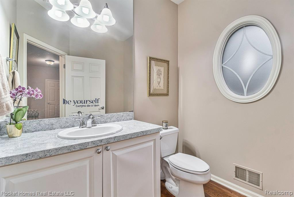 7368 Carlyle Crossing, West Bloomfield, MI — Photo 23