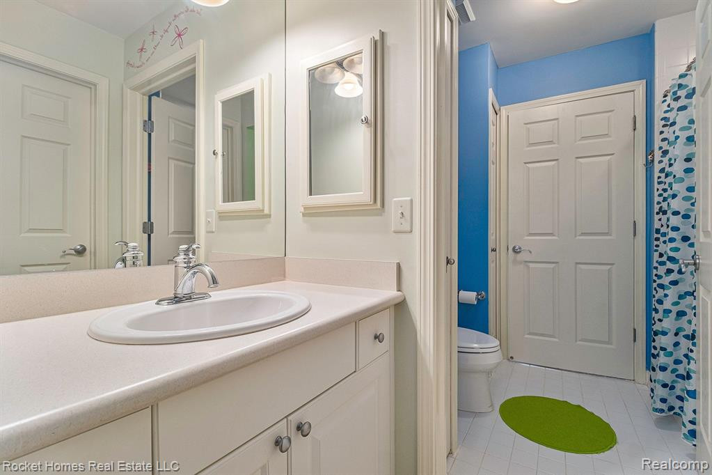 7368 Carlyle Crossing, West Bloomfield, MI — Photo 25