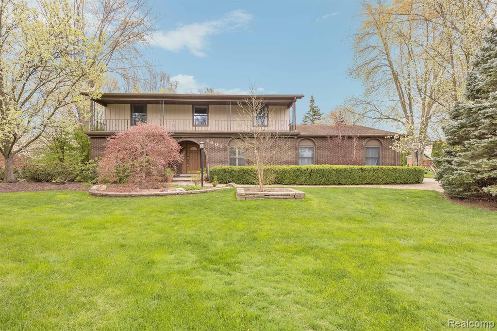 4601 FAIRWAY Ridge, West Bloomfield, MI 48323 — front exterior