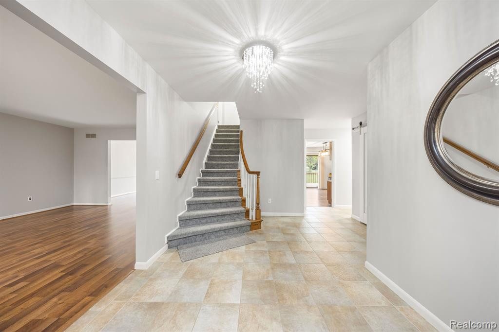 4601 FAIRWAY Ridge, West Bloomfield, MI 48323 — Photo 2