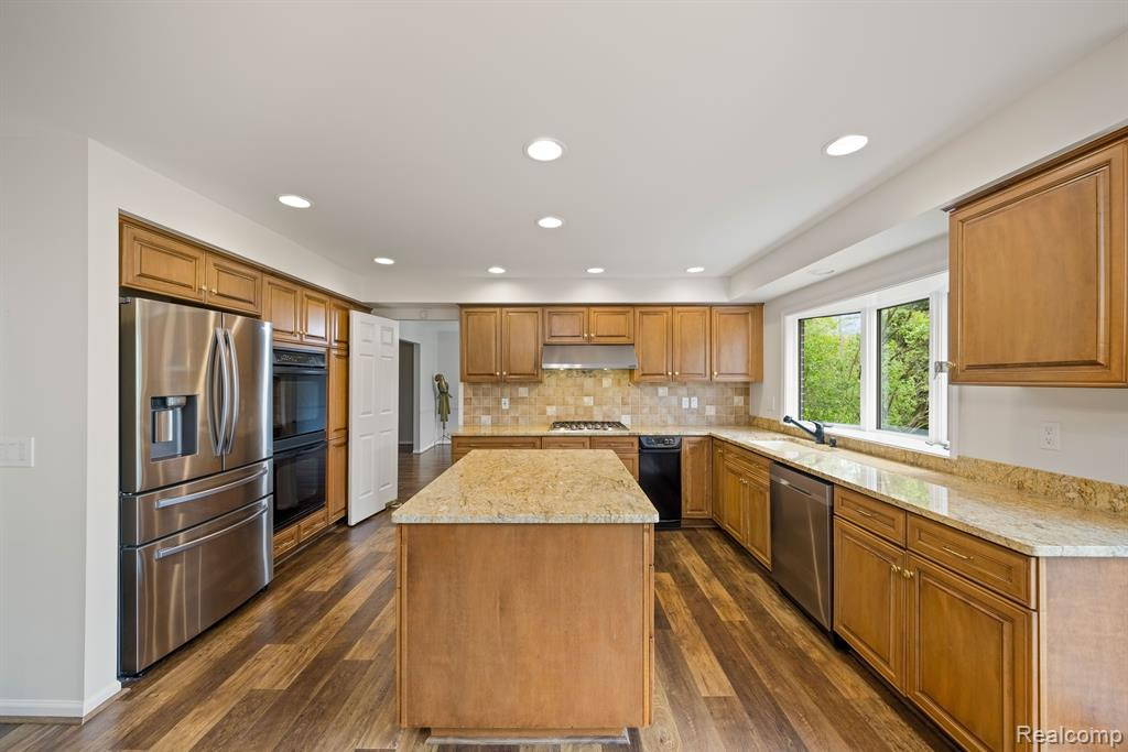 4601 FAIRWAY Ridge, West Bloomfield, MI 48323 — Photo 7