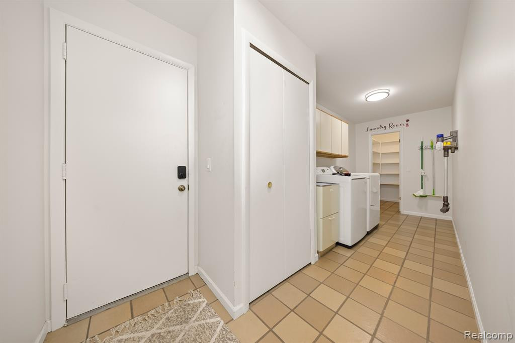 4601 FAIRWAY Ridge, West Bloomfield, MI 48323 — Photo 12