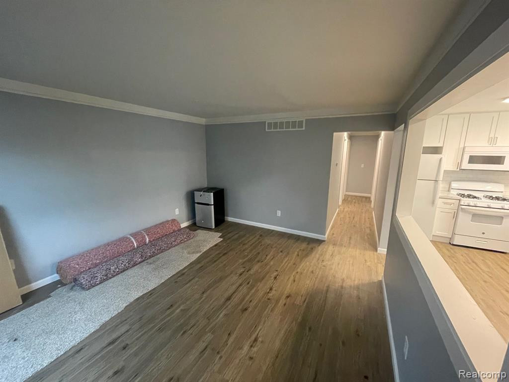 7559 WESTMINSTER Avenue, Warren, MI 48091 — Photo 2