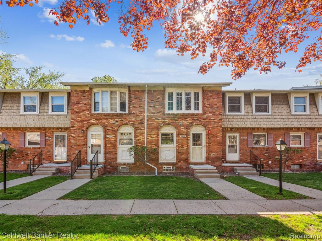 2615 KINGSTOWNE Drive, Commerce Twp, MI 48390 — front exterior