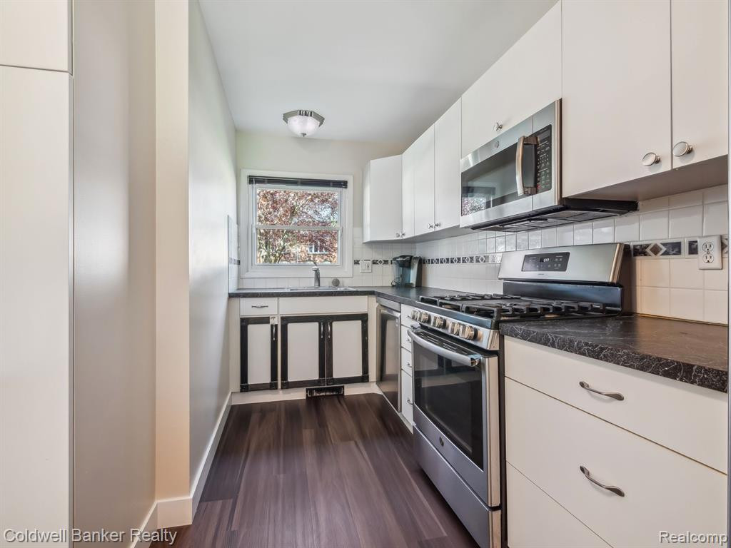2615 KINGSTOWNE Drive, Commerce Twp, MI 48390 — Photo 4