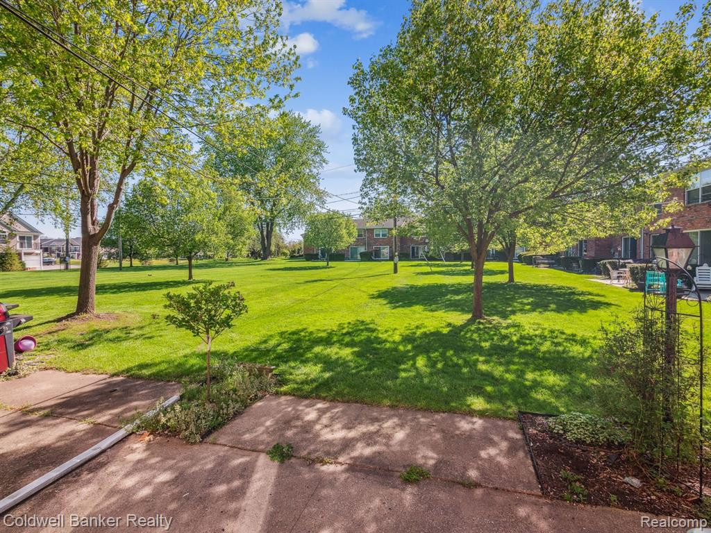 2615 KINGSTOWNE Drive, Commerce Twp, MI 48390 — Photo 13
