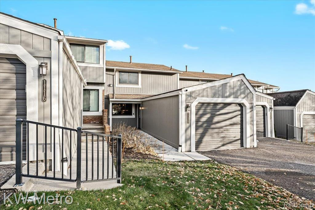 1118 WASHINGTON Circle, Northville, MI 48167 — Photo 2