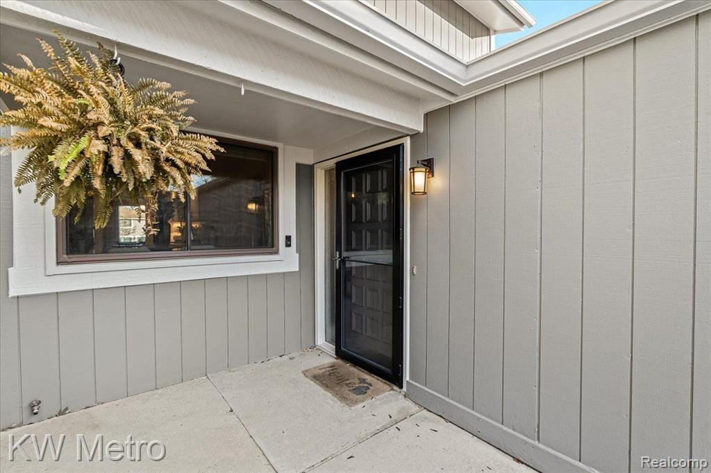 1118 WASHINGTON Circle, Northville, MI 48167 — Photo 4