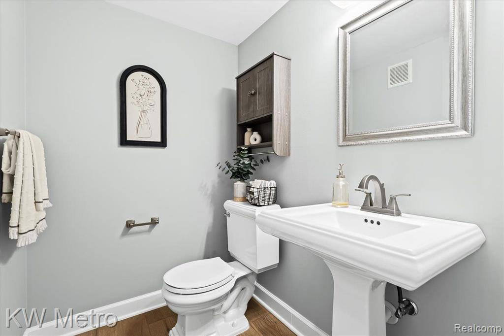 1118 WASHINGTON Circle, Northville, MI 48167 — Photo 16