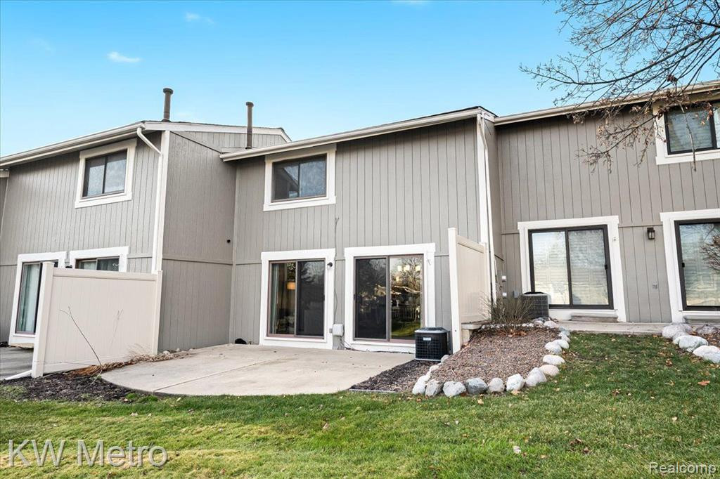 1118 WASHINGTON Circle, Northville, MI 48167 — Photo 31