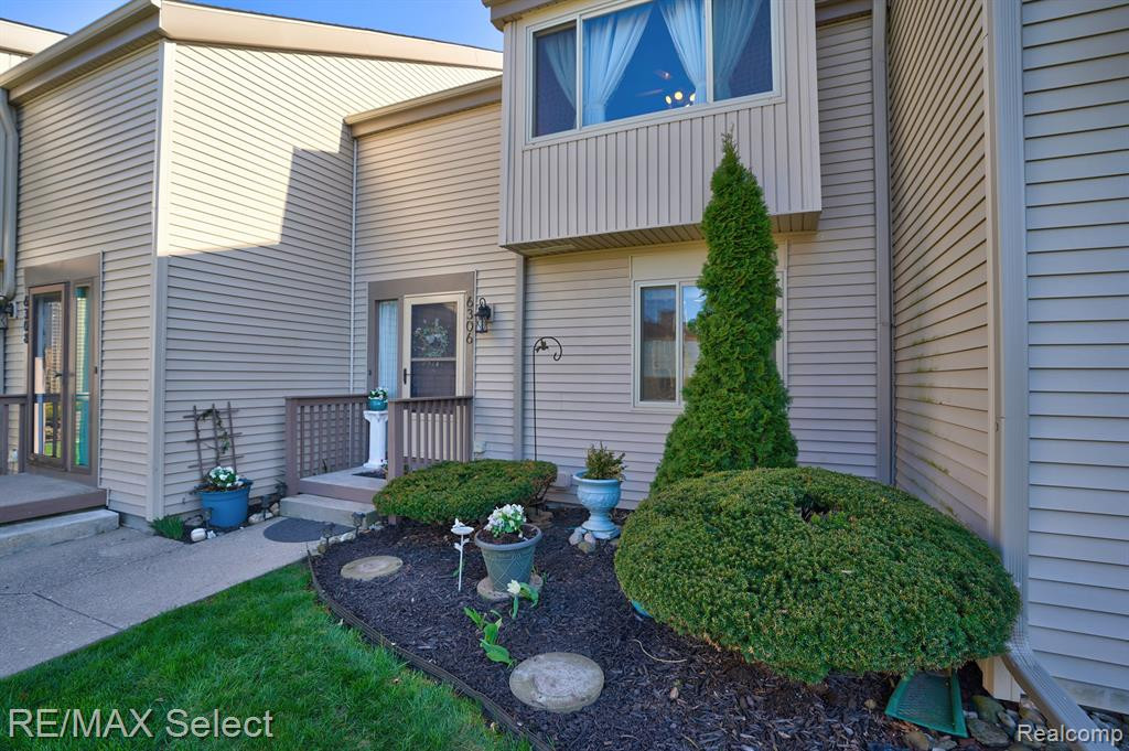 6306 LAURENTIAN Court, Flint, MI 48532 — front exterior