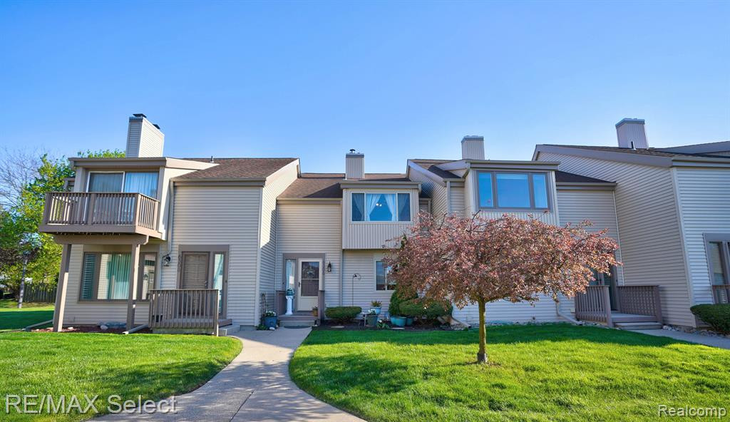 6306 LAURENTIAN Court, Flint, MI 48532 — Photo 2