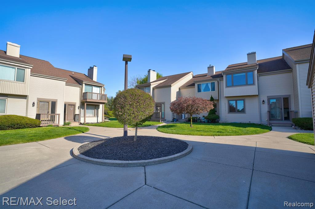 6306 LAURENTIAN Court, Flint, MI 48532 — Photo 3