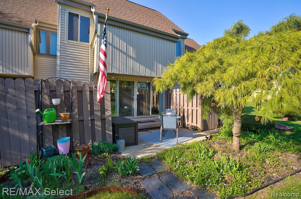 6306 LAURENTIAN Court, Flint, MI 48532 — Photo 6