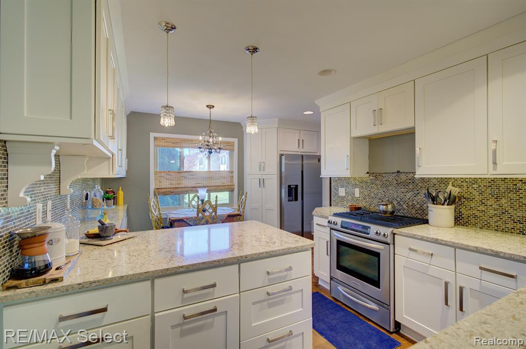 6306 LAURENTIAN Court, Flint, MI 48532 — Photo 11