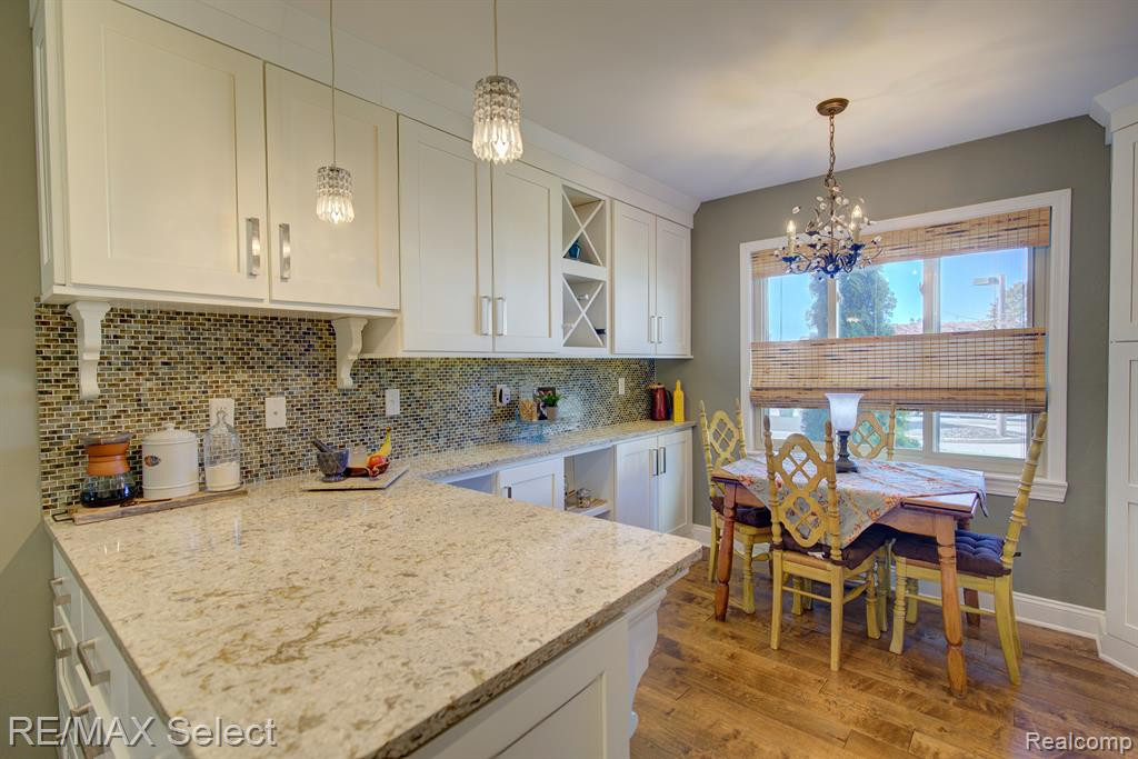 6306 LAURENTIAN Court, Flint, MI 48532 — Photo 12