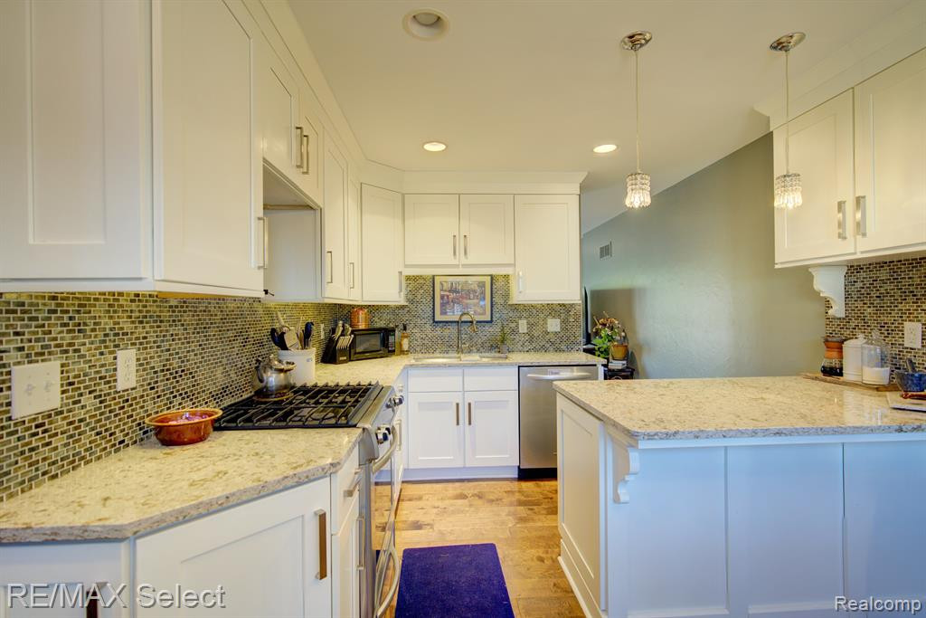 6306 LAURENTIAN Court, Flint, MI 48532 — Photo 13