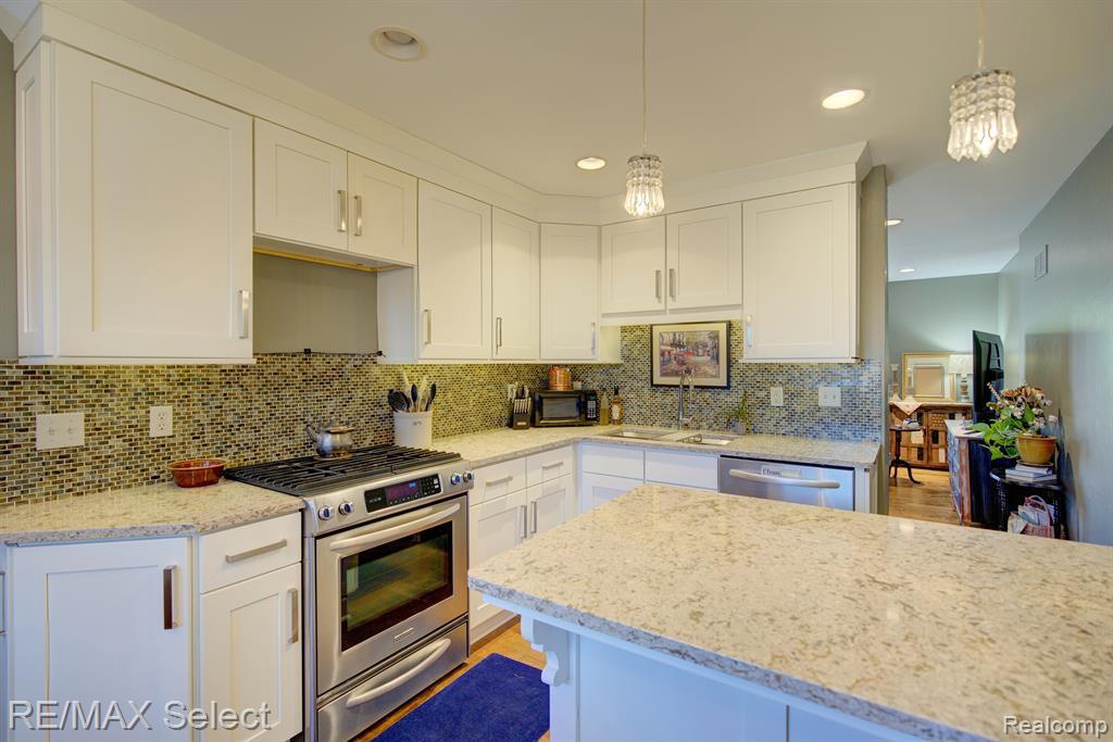 6306 LAURENTIAN Court, Flint, MI 48532 — Photo 14