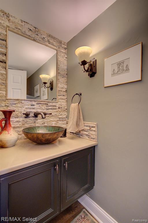 6306 LAURENTIAN Court, Flint, MI 48532 — Photo 18