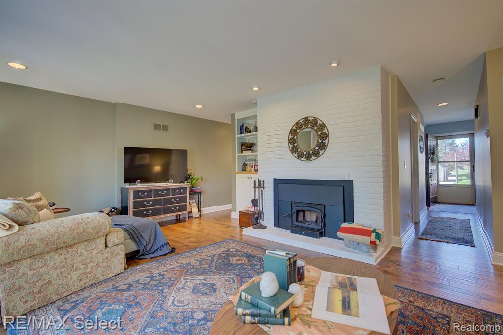 6306 LAURENTIAN Court, Flint, MI 48532 — Photo 20
