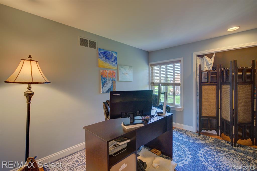 6306 LAURENTIAN Court, Flint, MI 48532 — Photo 30