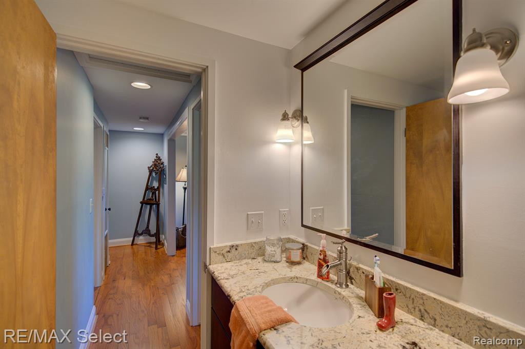 6306 LAURENTIAN Court, Flint, MI 48532 — Photo 32