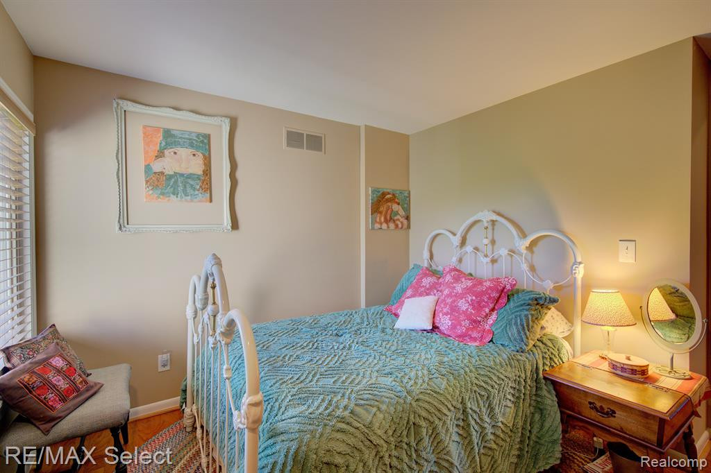 6306 LAURENTIAN Court, Flint, MI 48532 — Photo 34