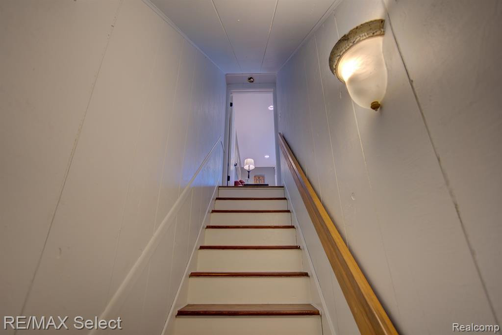 6306 LAURENTIAN Court, Flint, MI 48532 — Photo 35