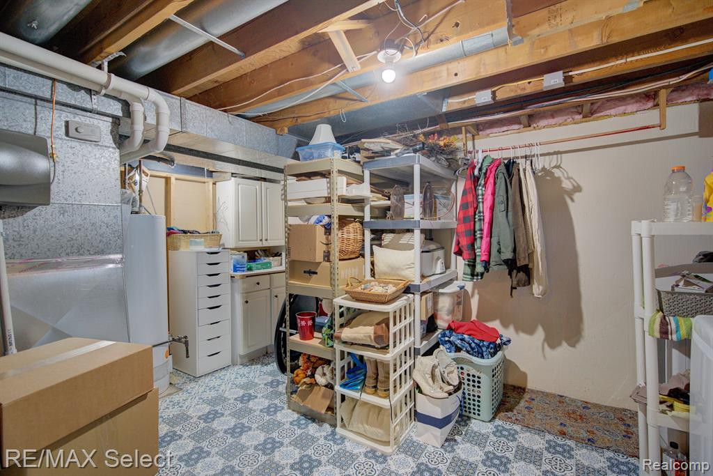 6306 LAURENTIAN Court, Flint, MI 48532 — Photo 39